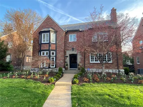 7921 Teasdale Ave, University City, MO 63130