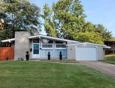 711 Paddock Ct, Crestwood, MO 63126