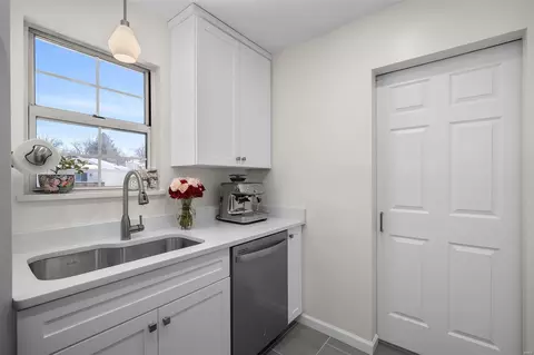 9174 Eager Rd, Saint Louis, MO 63144 photo 14