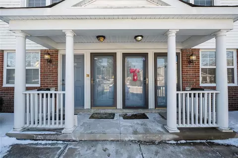 9174 Eager Rd, Saint Louis, MO 63144 photo 2