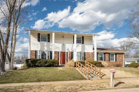 1 Wildway Cir, Manchester, MO 63021