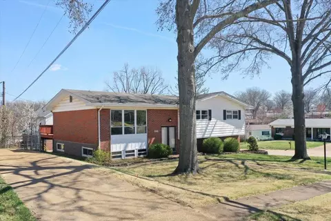 9122 Hatton Dr, Saint Louis, MO 63126