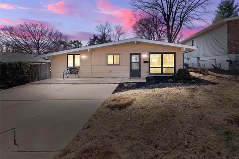 308 Saint Lawrence Dr, Ballwin, MO 63021