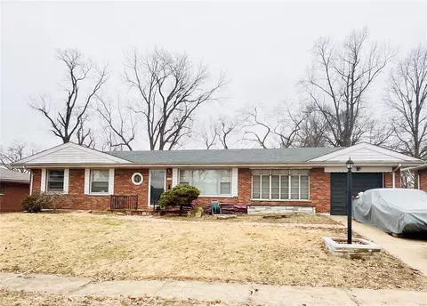 850 Cernicek Ln, Ferguson, MO 63135