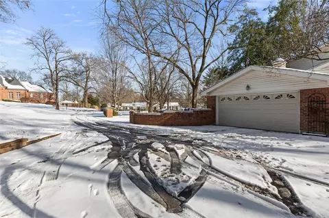 1611 Forest Aire St, Frontenac, MO 63131 photo 9