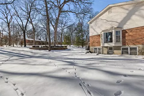 1611 Forest Aire St, Frontenac, MO 63131 photo 8