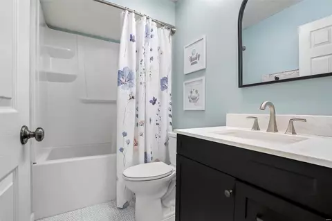Bath - 627 Applecross Ct, Manchester, MO 63021 photo 2 of 3