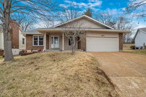 627 Applecross Ct, Manchester, MO 63021