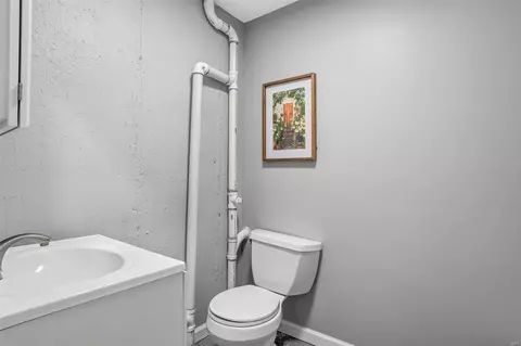 Bath - 627 Applecross Ct, Manchester, MO 63021 photo 3 of 3