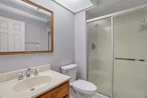 Bath - 627 Applecross Ct, Manchester, MO 63021 photo 1 of 3