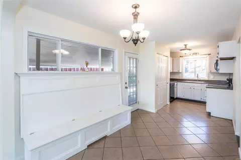 Entry Way - 233 Chamberlin Dr, Ballwin, MO 63021 photo 1 of 2