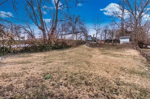 Exterior - 233 Chamberlin Dr, Ballwin, MO 63021 photo 5 of 6