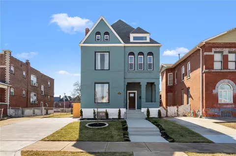 4180 W Belle Pl, Saint Louis, MO 63108