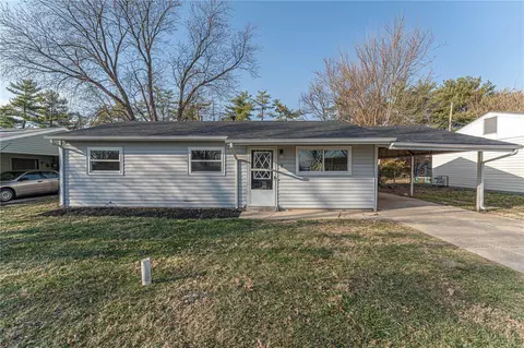9 Warsen Ave, Wentzville, MO 63385