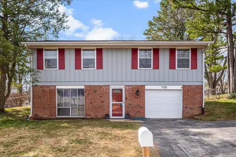 1108 Dauphine Ln, Manchester, MO 63011