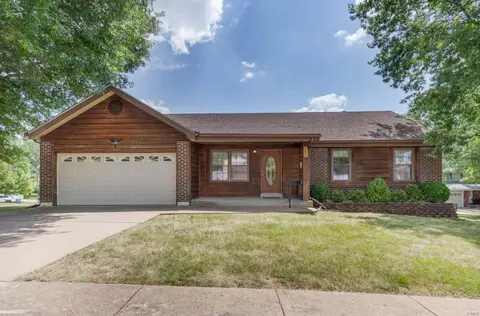 585 Summit View Ct, Fenton, MO 63026