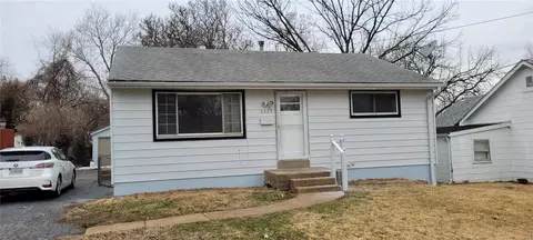 3335 W Tennyson Ave, Breckenridge Hills, MO 63114