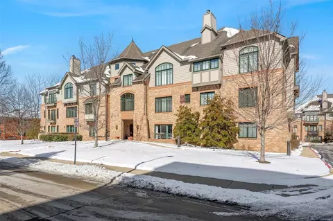 125 E Clinton Pl #3A, Kirkwood, MO 63122