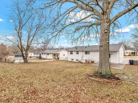 2015 Caesar Dr, Fenton, MO 63026 photo 4