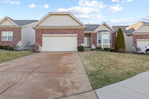 1237 Emerald Gardens Dr, Saint Peters, MO 63376