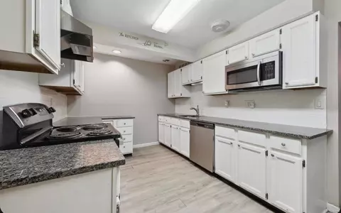 Kitchen - 6 Sandringham Ln, Ferguson, MO 63135 photo 2 of 2