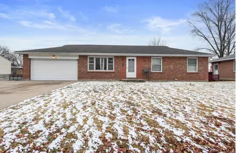 6 Sandringham Ln, Ferguson, MO 63135