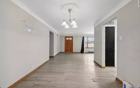 Entry Way - 6 Sandringham Ln, Ferguson, MO 63135 photo 1 of 2