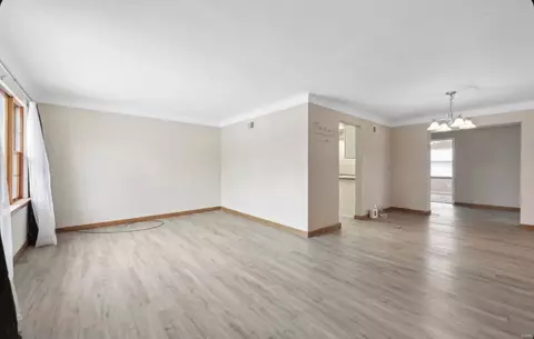 Living - 6 Sandringham Ln, Ferguson, MO 63135 photo 1 of 2