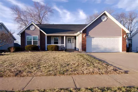 3790 Banbury Dr, Saint Charles, MO 63303