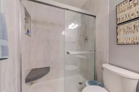 Bath - 524 Sapphire Dr, O'fallon, MO 63366 photo 7 of 8