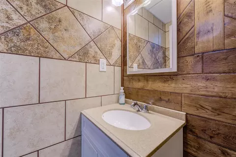 Bath - 524 Sapphire Dr, O'fallon, MO 63366 photo 8 of 8