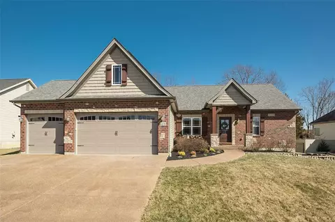 406 Cottage Grove Dr, Wentzville, MO 63385
