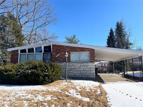 2136 Sun Valley Dr, Saint Louis, MO 63136