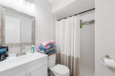 Bath - 861 Forest Village Dr, Ballwin, MO 63021 photo 1 of 2