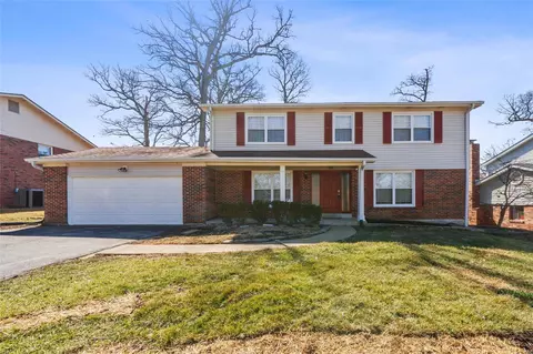 12354 Country Glen Ln, Creve Coeur, MO 63141
