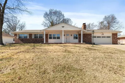 112 Mar El Ct, Ellisville, MO 63011