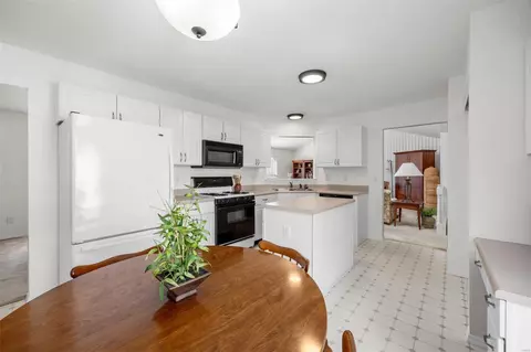 Kitchen - 1463 Chambers Dr, O'fallon, MO 63366 photo 1 of 2