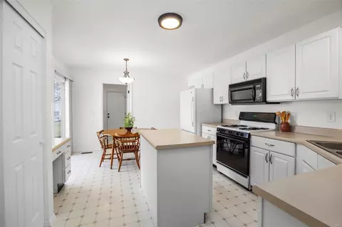 Kitchen - 1463 Chambers Dr, O'fallon, MO 63366 photo 2 of 2