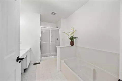 Bath - 1463 Chambers Dr, O'fallon, MO 63366 photo 1 of 2