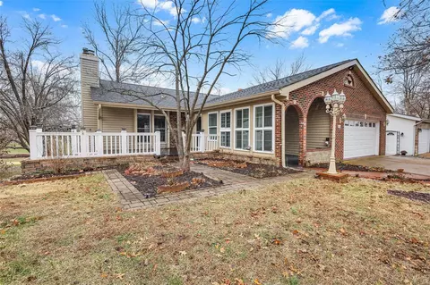 818 Briarwood Ct, Lake Saint Louis, MO 63367