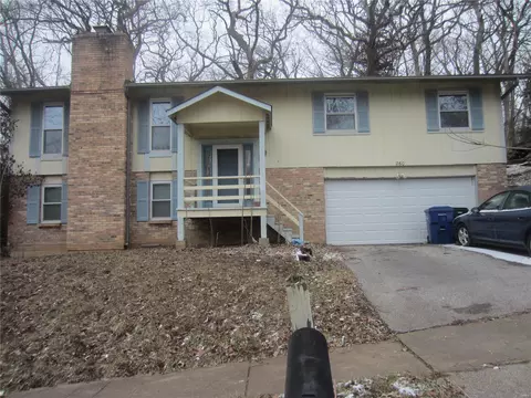 260 Glandore Dr, Ballwin, MO 63021 photo 2