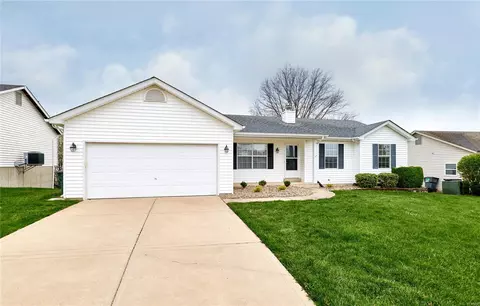 3933 Cambridge Crossing Dr, Saint Charles, MO 63304