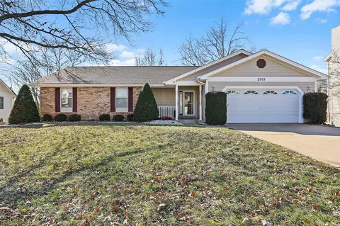 2913 Hameln Dr, Saint Charles, MO 63301