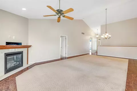Living - 904 Gandolf Way, Eureka, MO 63025 photo 2 of 7
