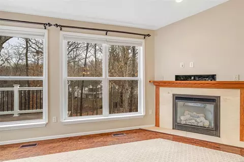 Living - 904 Gandolf Way, Eureka, MO 63025 photo 3 of 7