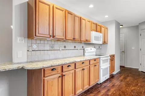 Kitchen - 904 Gandolf Way, Eureka, MO 63025 photo 3 of 3