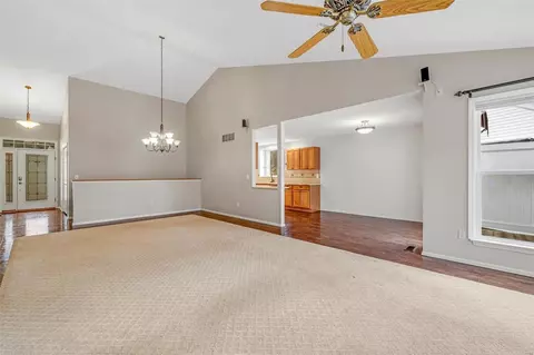 Living - 904 Gandolf Way, Eureka, MO 63025 photo 5 of 7