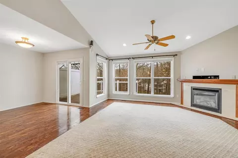 Living - 904 Gandolf Way, Eureka, MO 63025 photo 6 of 7