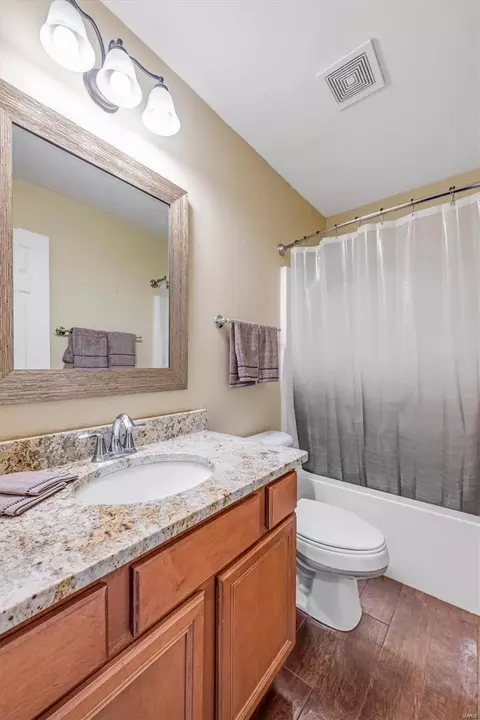 Bath - 904 Gandolf Way, Eureka, MO 63025 photo 1 of 5