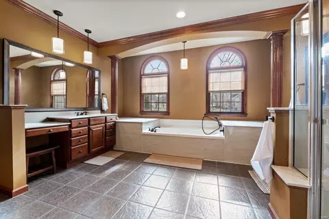 Bath - 702 Hesemann Ridge Ct, Wildwood, MO 63021 photo 2 of 5